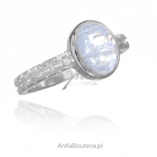 Srebrna biżuteria z kamieniem księżycowym  -satynowany pierścionek