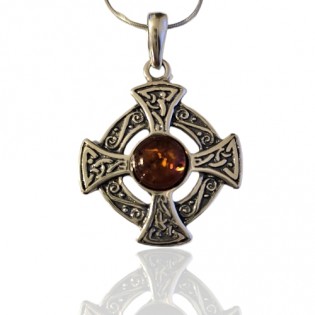 Biżuteria srebrna z bursztynem Krzyż celtycki w kole