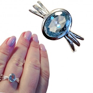Pierścionek srebrny z niebieskim topazem  - wyjątkowo piękny
