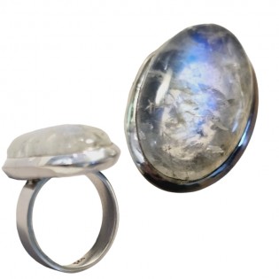 Srebrny pierścionek z dużym oczkiem kamienia ksieżycowego