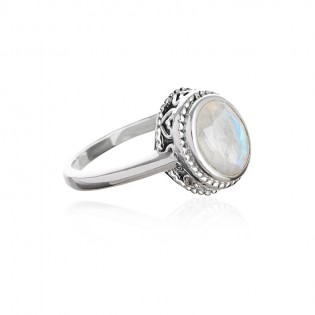 Pierścionek srebrny  w pięknej srebrnej oprawie z kamieniem księżycowym