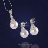Classic jewelry set of silver pearl with cubic zirconia.