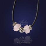 Necklace on rubber with pendants made of glass-pink