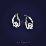 Delicate silver earrings and rhodium plated with zircon. CHEAP!