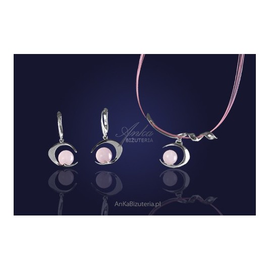 Komplet biżuterii kolczyki i naszyjnik srebrny w perfekcyjnym połączeniu z kwarcem różowym.