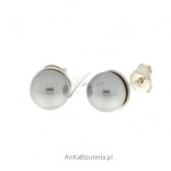 Delicate earrings made of silver and pearls - light gray - light gray.