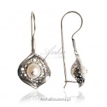 Catherine - silver earrings oxidized with a pearl