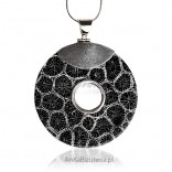 Beautiful silver rhodium plated pendant with a shell