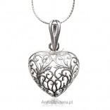 Silver openwork heart on a chain of 45 cm