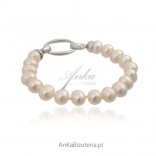 Beautiful 50s pearl bracelet by Coco Chanel