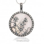 Silver pendant with marcasites and nacre.