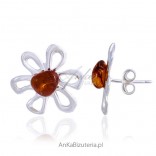 Earrings with amber. Trendy floral pattern.